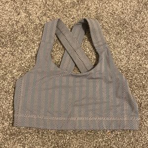 Lululemon sports bra size 6